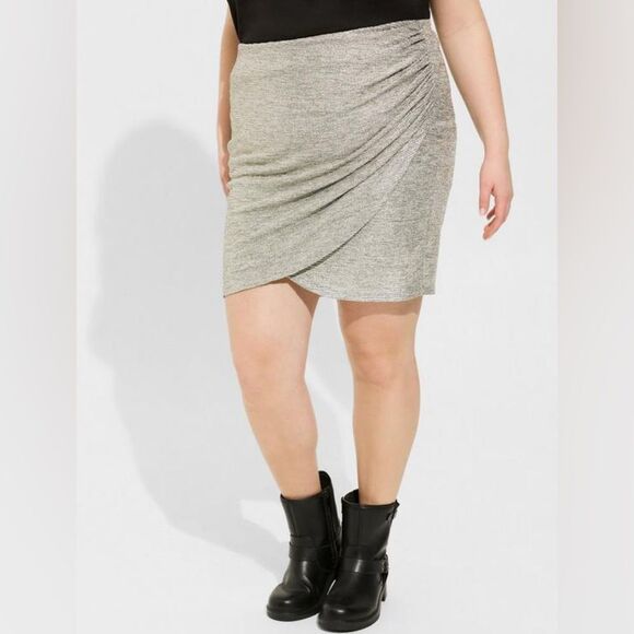 Torrid Mini Foil Knit Tulip Elastic Waistband Pull on Skirt Size 1X - Picture 1 of 8
